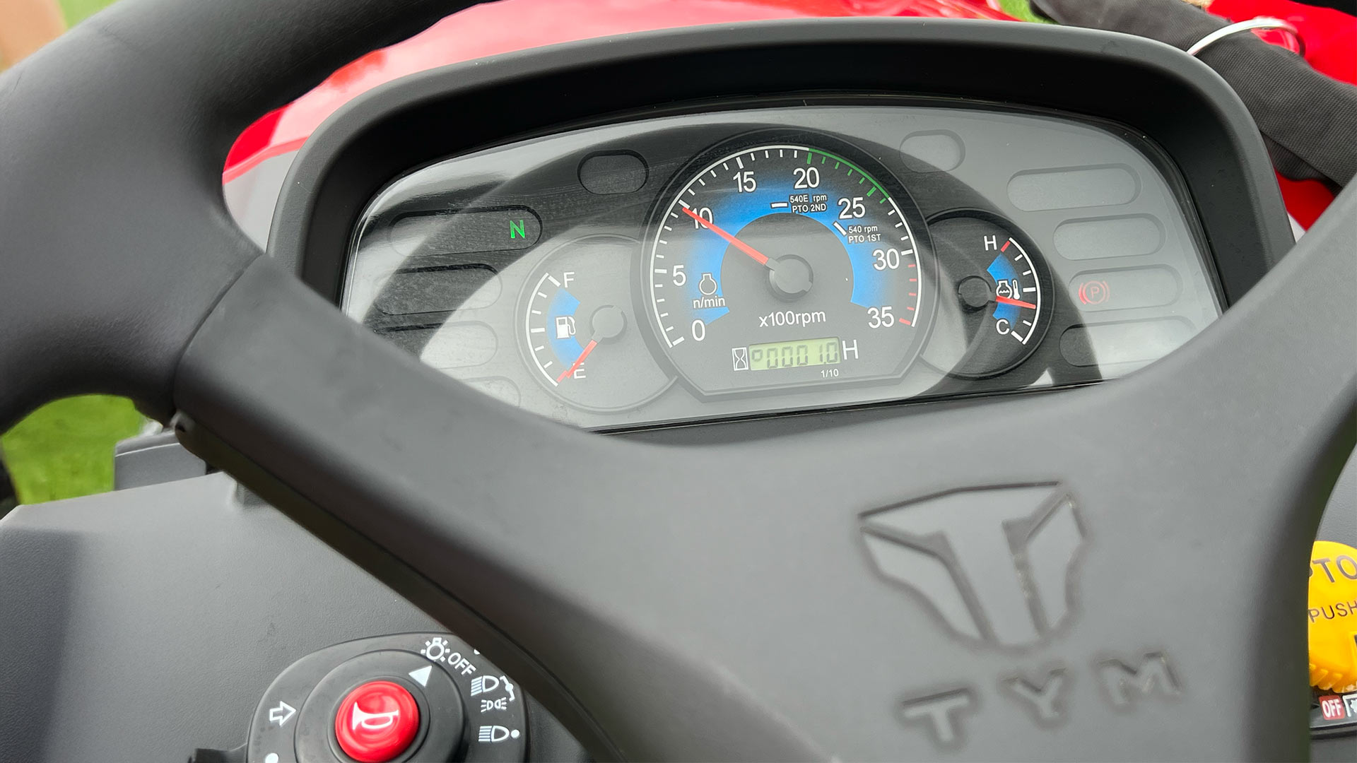 6. High visibility instrumental panel