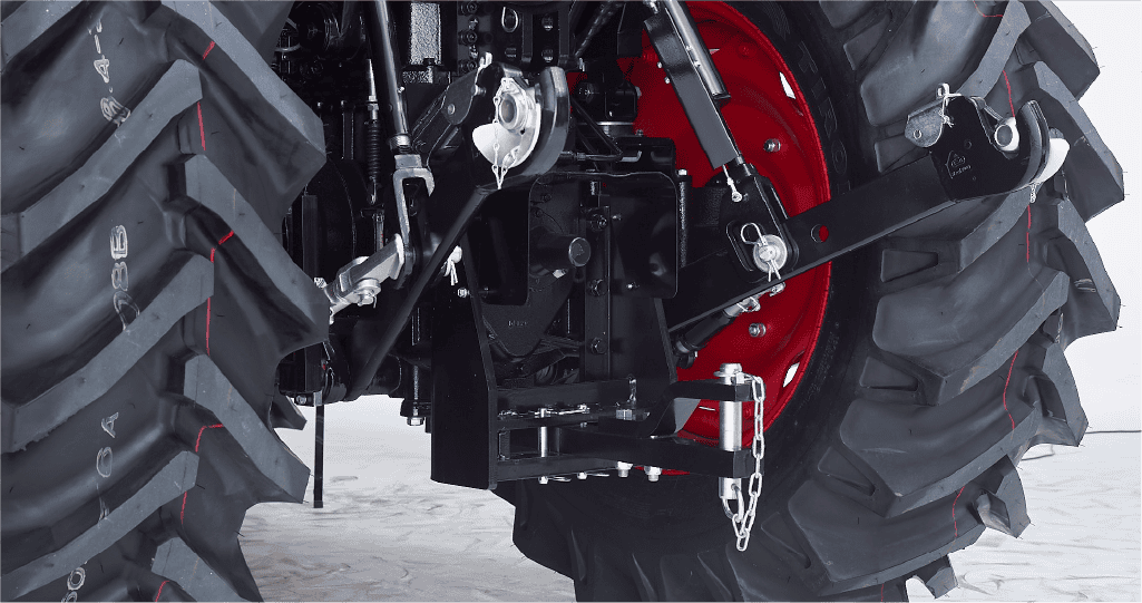 3. High-capacity 3-point hitch
