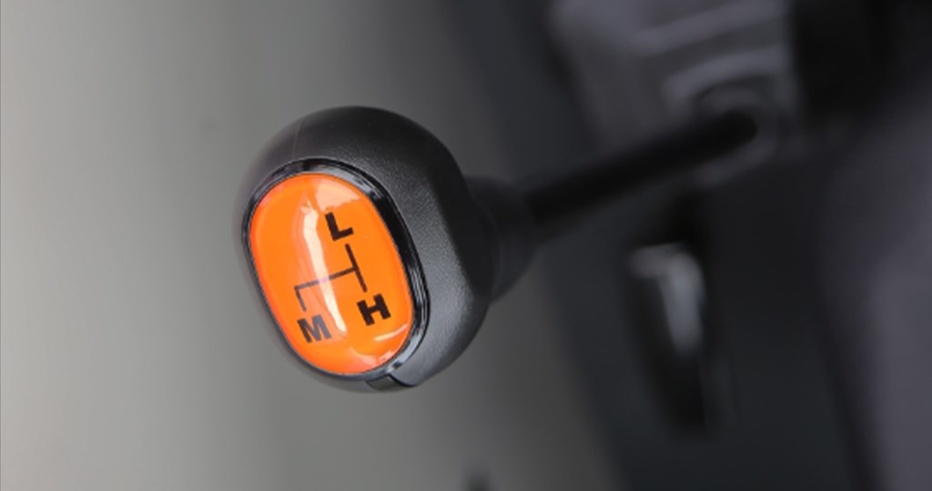 4. 3-range hydrostatic transmission